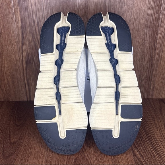 🔥🔥🔥On Running Men Sneakers in White and Black Size: 13🔥🔥🔥 - Picture 5 of 13